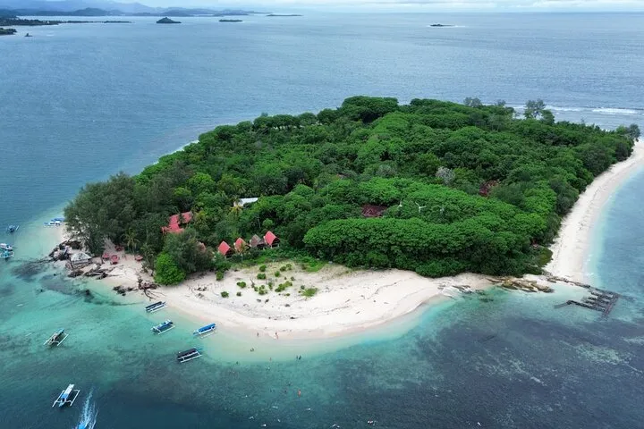 Snorkeling di pulau kecil kawasan Sekotong Lombok