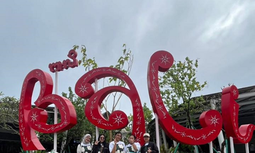 Paket Tour Bali 3 Hari 2 Malam dengan wisatawan menikmati city tour dan wisata belanja di Bali